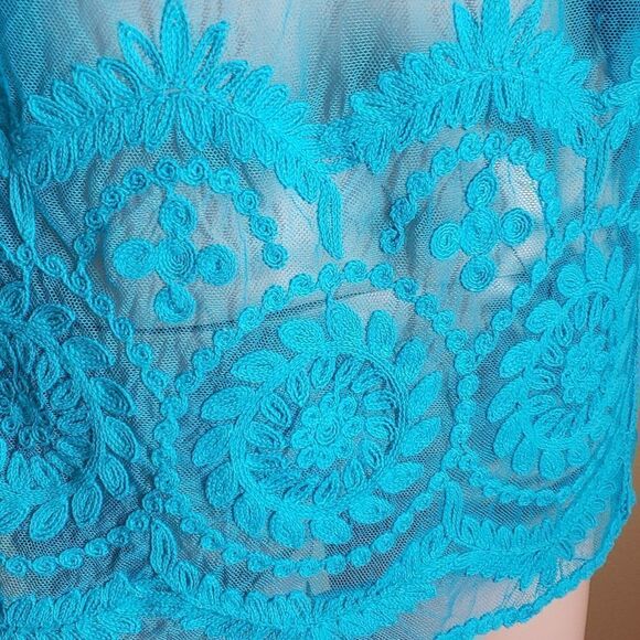 Renjo women's sheer embroidered top - Picture 3 of 9